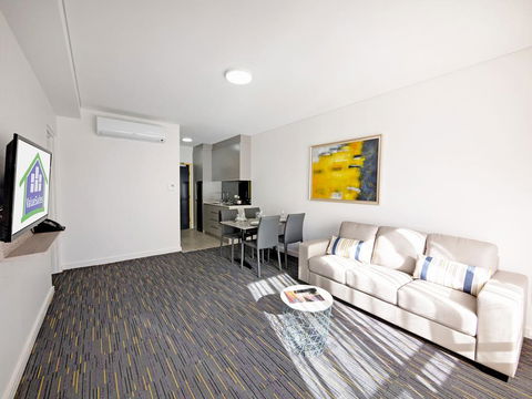 Value Suites Penrith - Redcliffe Tourism 1