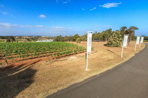 Verona Vineyard Cottage - Redcliffe Tourism 2