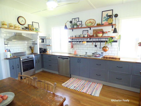 Victoria House - Redcliffe Tourism 1