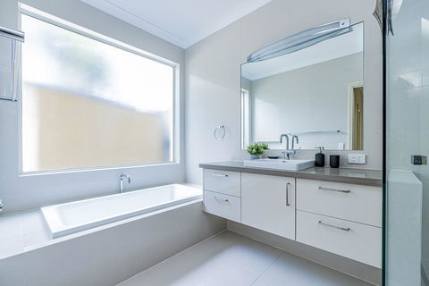 VIEWS FOREVER - INVERLOCH - Redcliffe Tourism 3