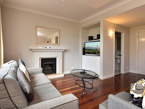 Villa 2br Nebbiolo Resort Condo Located Within Cypress Lakes Resort (nothing Is More Central) - Redcliffe Tourism 2