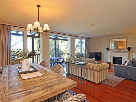 Villa 3br Beaujolais Luxe + Style Resort Condo Located Within Cypress Lakes Resort (nothing Is More Central) - Redcliffe Tourism 0