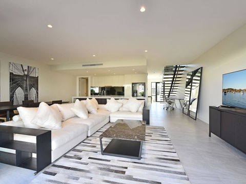 Villa Capri Waterside At Trinity Point - Redcliffe Tourism 1