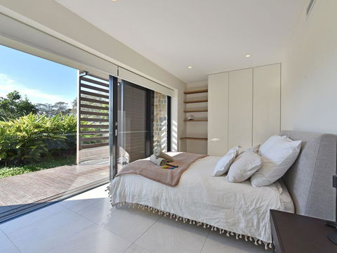 Villa Catania Waterside At Trinity Point - Redcliffe Tourism 1