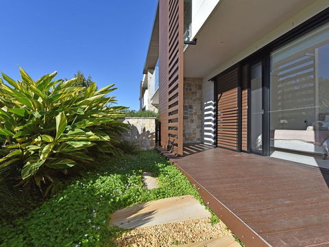 Villa Catania Waterside At Trinity Point - Redcliffe Tourism 2