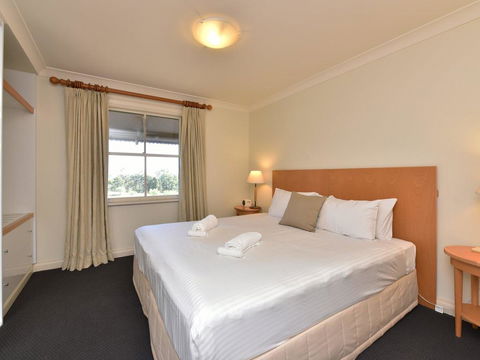 Villa Executive 2br Ferre Resort Condo Located Within Cypress Lakes Resort (nothing Is More Central) - Redcliffe Tourism 2