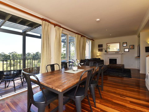 Villa Executive 2br Ferre Resort Condo Located Within Cypress Lakes Resort (nothing Is More Central) - Redcliffe Tourism 0