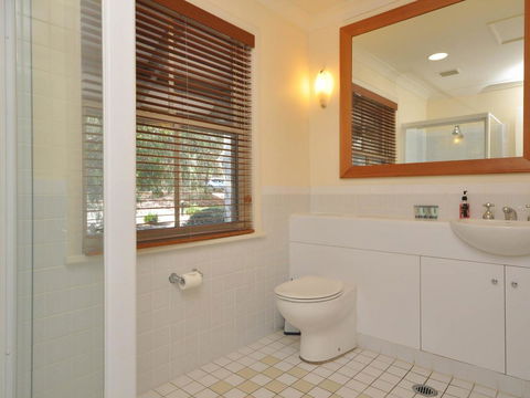 Villa Executive 2br Petit Verdot Resort Condo Located Within Cypress Lakes Resort (nothing Is More Central) - Redcliffe Tourism 2