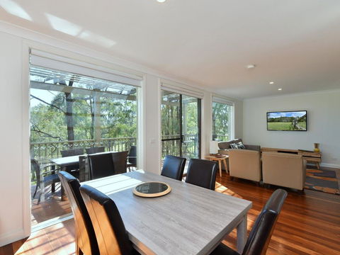 Villa Executive 2br Quattro Resort Condo Located Within Cypress Lakes Resort (nothing Is More Central) - Redcliffe Tourism 2