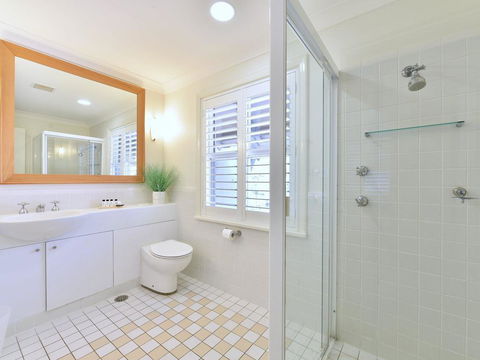Villa Executive 2br Quattro Resort Condo Located Within Cypress Lakes Resort (nothing Is More Central) - Redcliffe Tourism 3