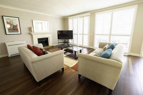 Villa Legato - Redcliffe Tourism 0
