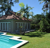 Villa Nirvana - Redcliffe Tourism