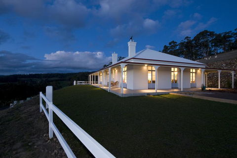 Villa Talia Tasmania - Redcliffe Tourism 1