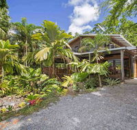 Villa Zena - Redcliffe Tourism