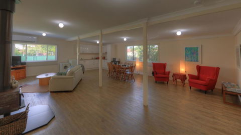 Village Stays Coldstream Gallery Bungalow - Redcliffe Tourism 1