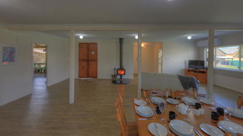 Village Stays Coldstream Gallery Bungalow - Redcliffe Tourism 2