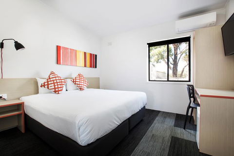 Villawood Hotel - Redcliffe Tourism 0