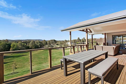 Vineyard Views - Redcliffe Tourism 2