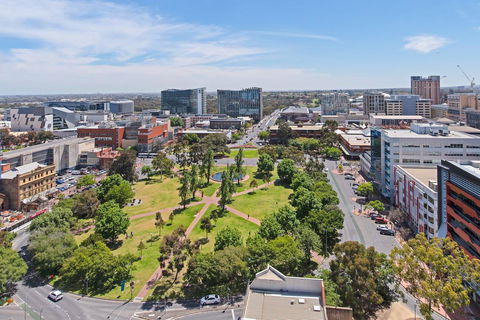 Vision On Morphett Adelaide Central - Redcliffe Tourism 3