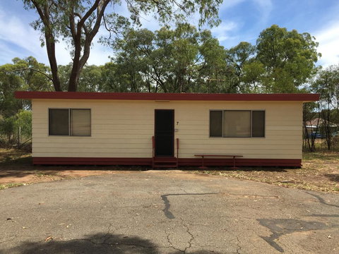 Wagon Wheel Motel & Units - Redcliffe Tourism 1