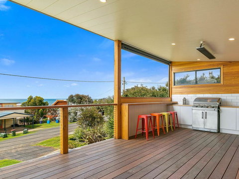 Waikiki Views - Redcliffe Tourism 3