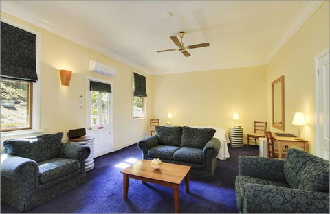 Walhalla's Star Hotel - Redcliffe Tourism 2