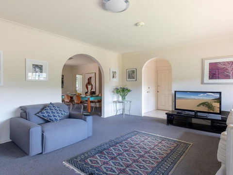 Walling-Clifton Gardens - Backing Onto Golf Course - Redcliffe Tourism 2