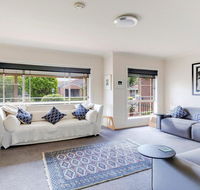 Walling-Clifton Gardens - backing onto golf course - Redcliffe Tourism