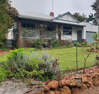 Walnut Cottage - 2 bedroom pet friendly country cottage - Redcliffe Tourism