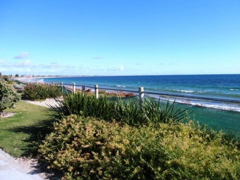 Warnbro Beach Family Accommodation - Redcliffe Tourism 3