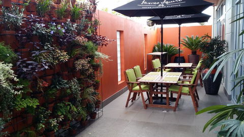 Warners Bay Hotel - Redcliffe Tourism 1