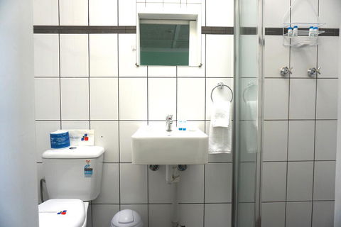 Warners Bay Hotel - Redcliffe Tourism 2