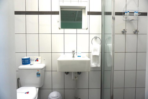 Warners Bay Hotel - Redcliffe Tourism 2