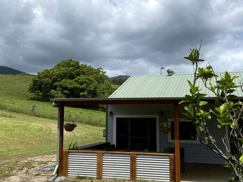 Waterfall Unit Farm Stay - Redcliffe Tourism 1