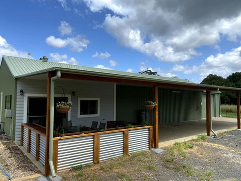 Waterfall Unit Farm Stay - Redcliffe Tourism 0