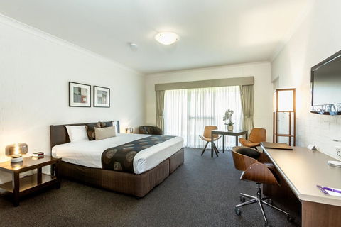 Blazing Stump Motel & Suites - Redcliffe Tourism 0