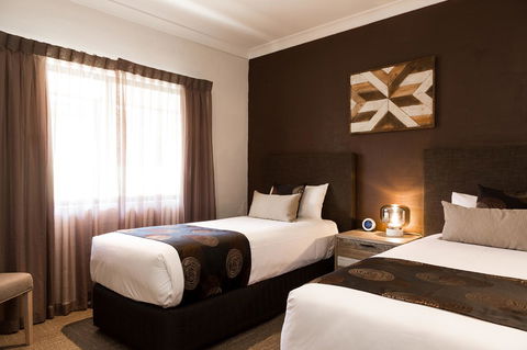 Blazing Stump Motel & Suites - Redcliffe Tourism 1
