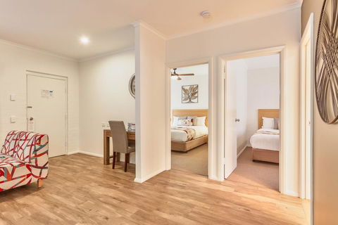 Blazing Stump Motel & Suites - Redcliffe Tourism 4