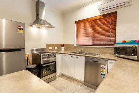 Blazing Stump Motel & Suites - Redcliffe Tourism 2