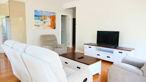 Apollo Bay Seal Apartments - Redcliffe Tourism 7