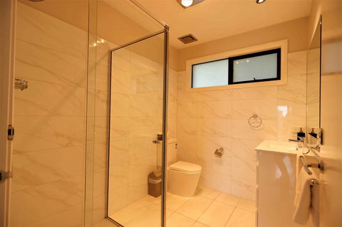 Apollo Bay Seal Apartments - Redcliffe Tourism 21