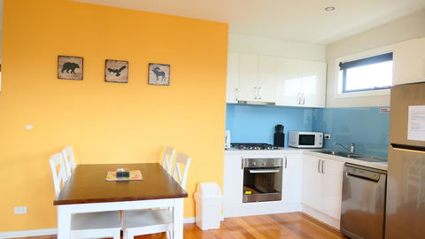 Apollo Bay Seal Apartments - Redcliffe Tourism 8