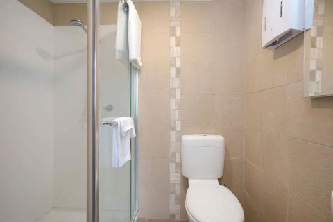 Plummers Mill - Central Townhouse - Redcliffe Tourism 9