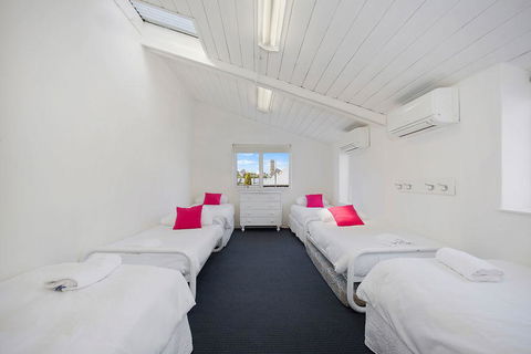 Plummers Mill - Central Townhouse - Redcliffe Tourism 7