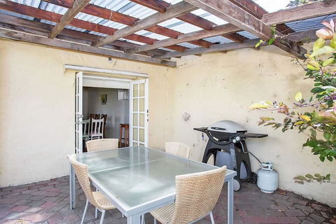 Plummers Mill - Central Townhouse - Redcliffe Tourism 6