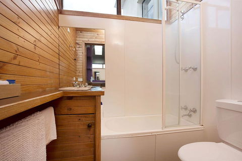 Plummers Mill - Central Townhouse - Redcliffe Tourism 5