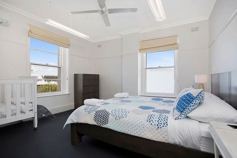 Plummers Mill - Central Townhouse - Redcliffe Tourism 3