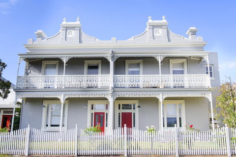 The Riversleigh - Redcliffe Tourism 21