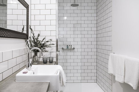 Daylesford Art Motel - Redcliffe Tourism 2