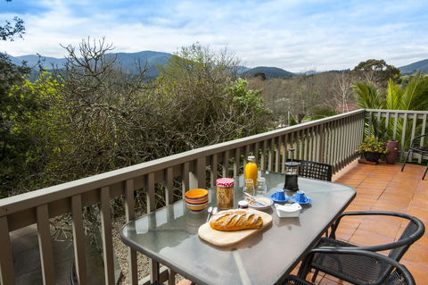 Healesville Apartments - Redcliffe Tourism 0